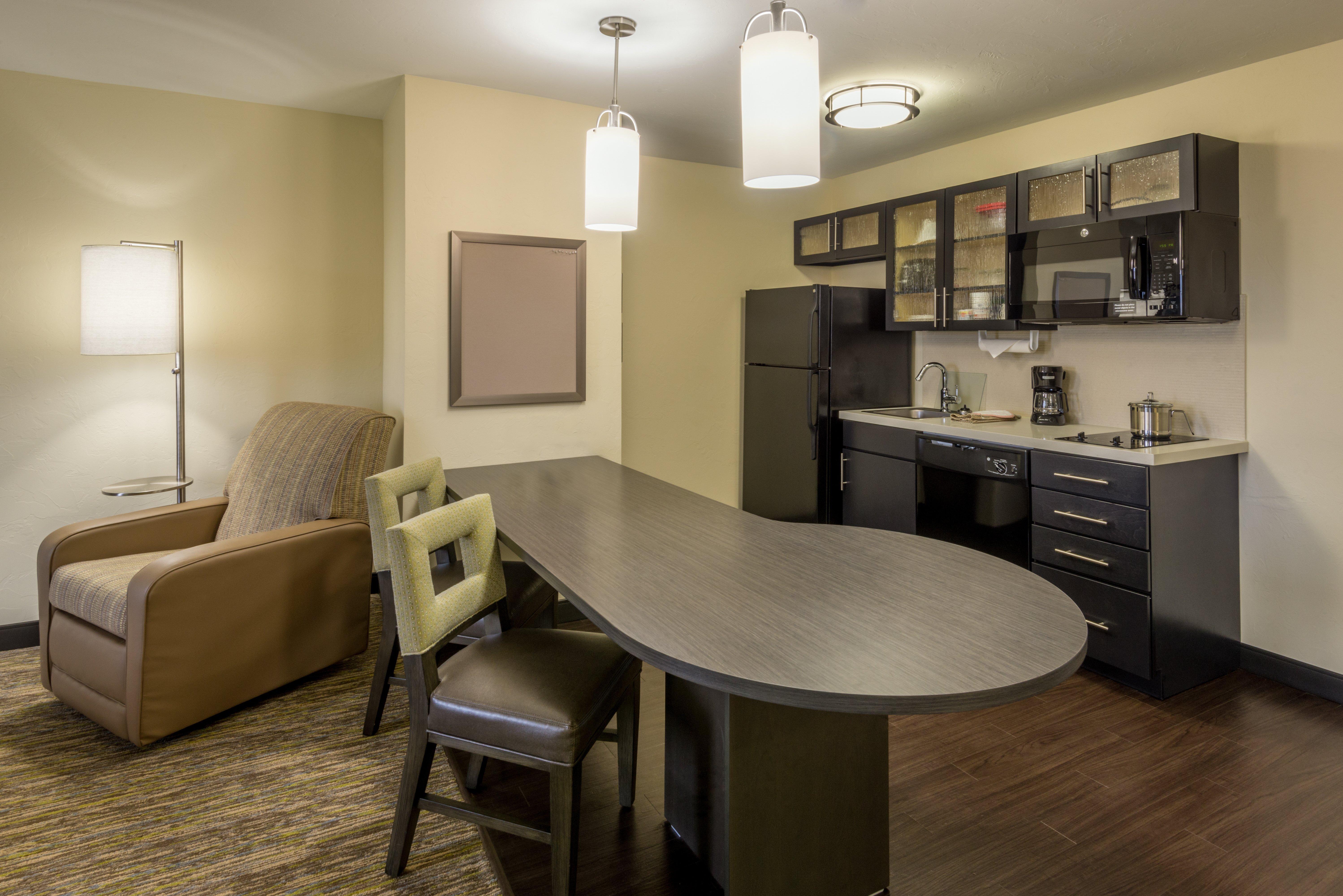 Candlewood Suites Del City By Ihg Bagian luar foto