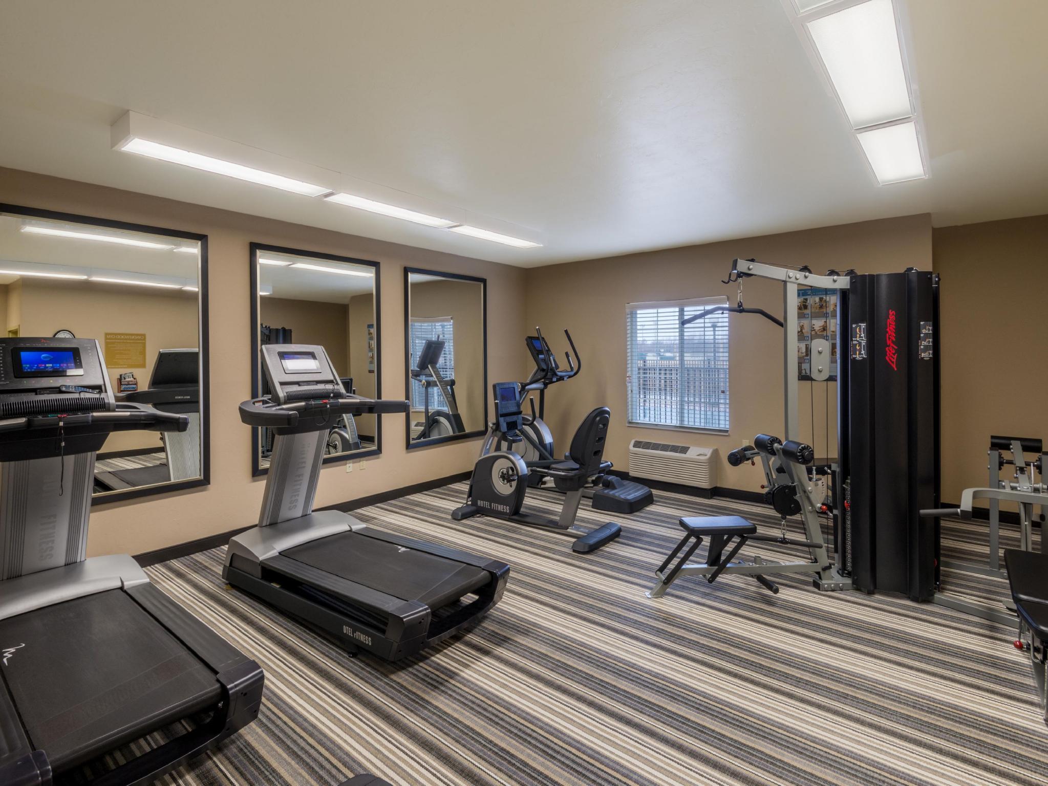 Candlewood Suites Del City By Ihg Bagian luar foto