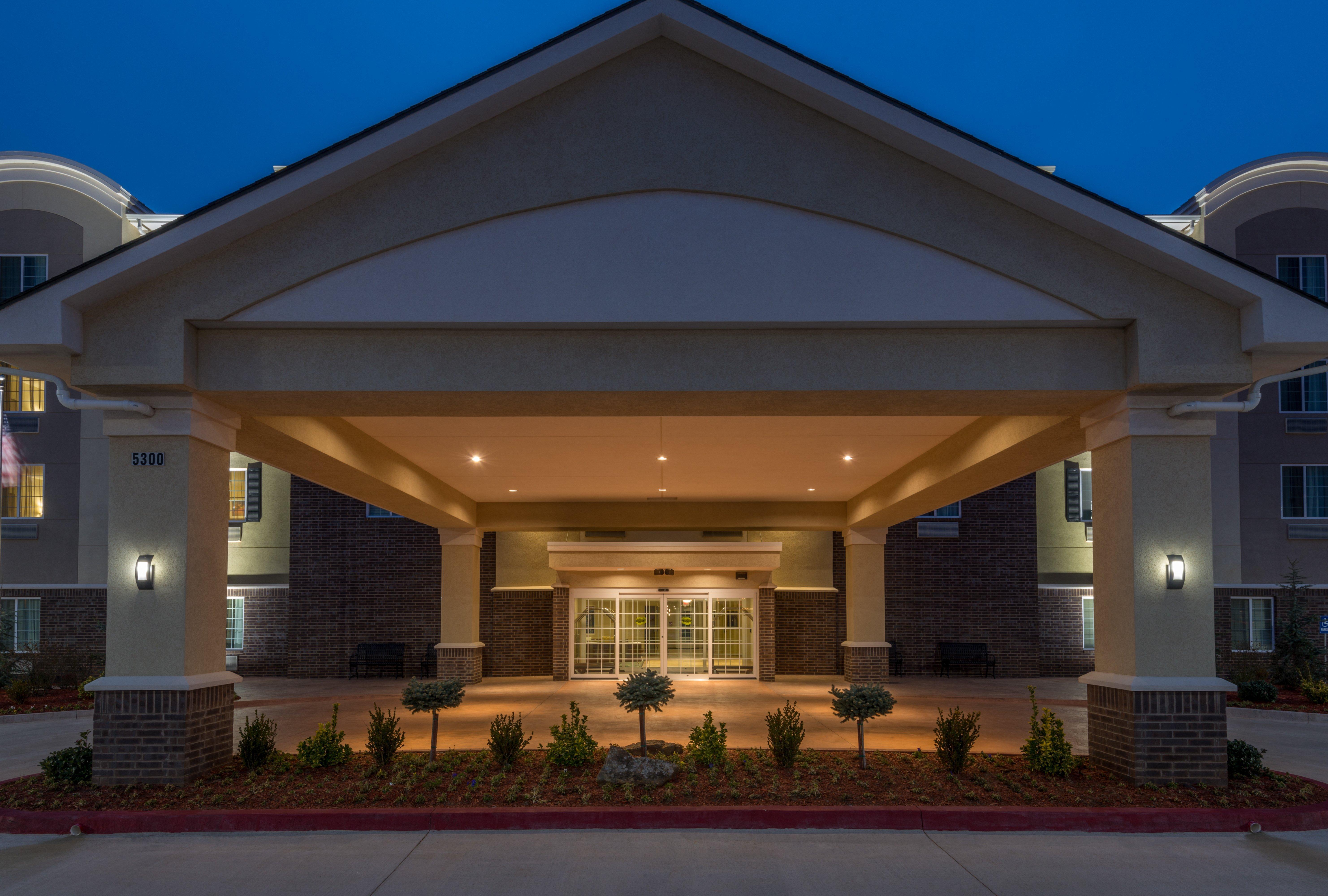 Candlewood Suites Del City By Ihg Bagian luar foto