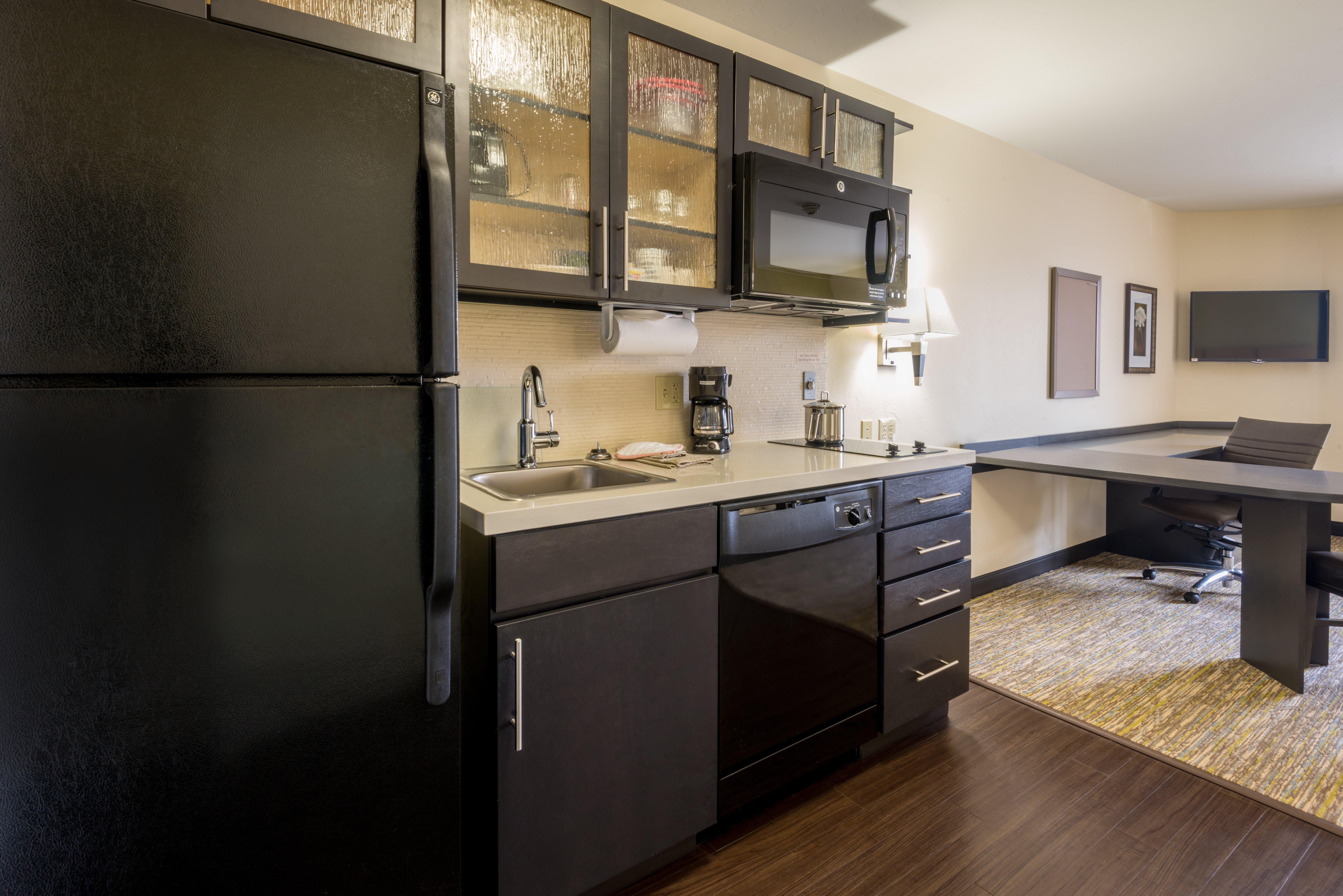 Candlewood Suites Del City By Ihg Bagian luar foto