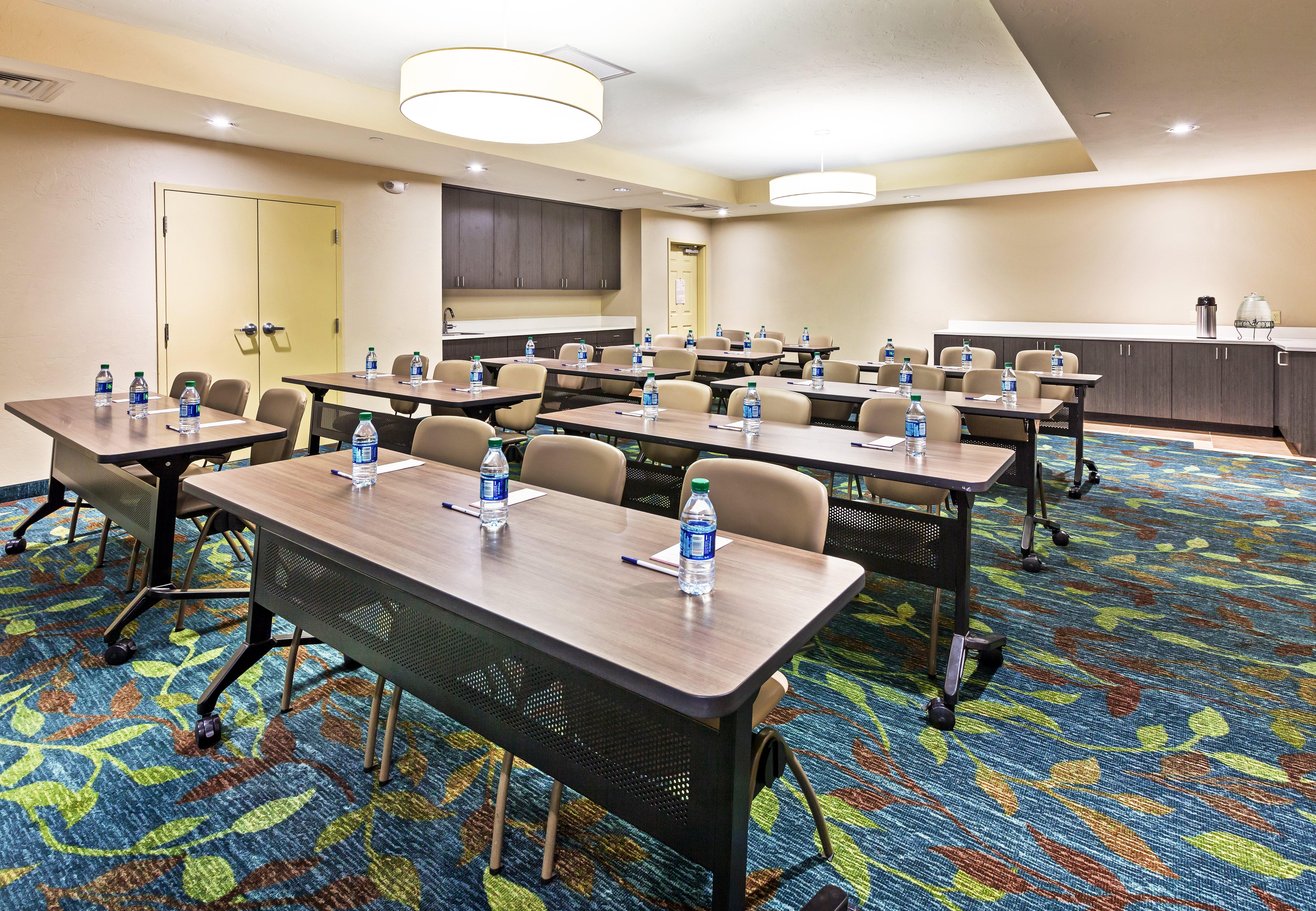 Candlewood Suites Del City By Ihg Bagian luar foto