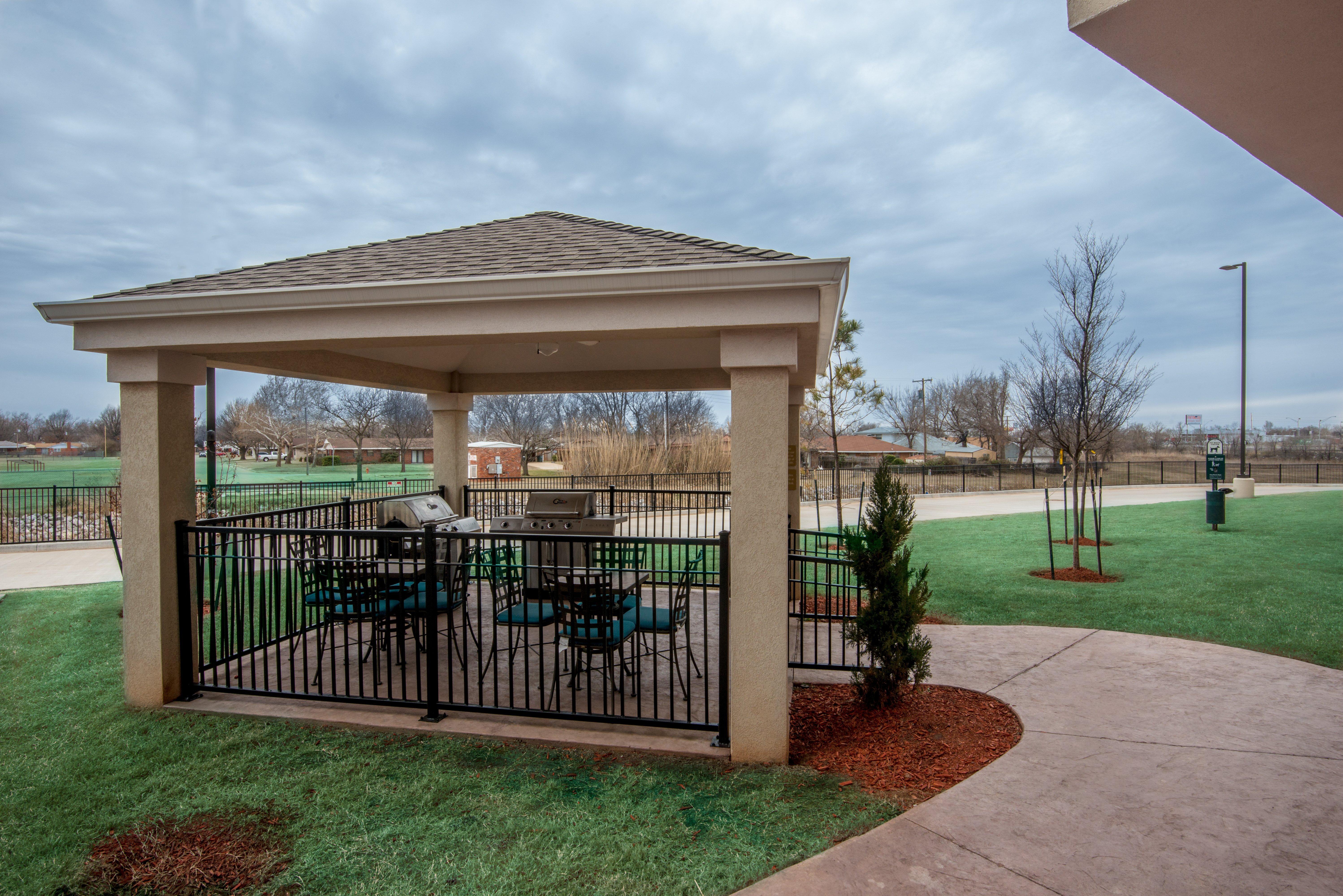 Candlewood Suites Del City By Ihg Bagian luar foto